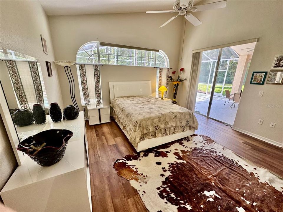 En Venta: $569,000 (3 camas, 2 baños, 1984 Pies cuadrados)