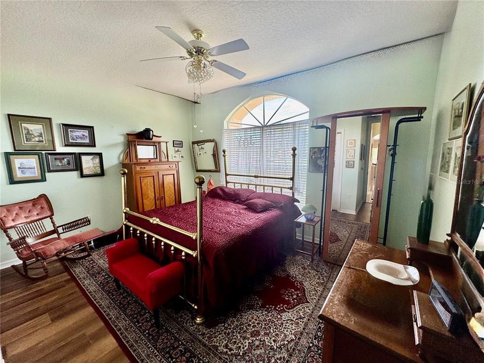 En Venta: $569,000 (3 camas, 2 baños, 1984 Pies cuadrados)