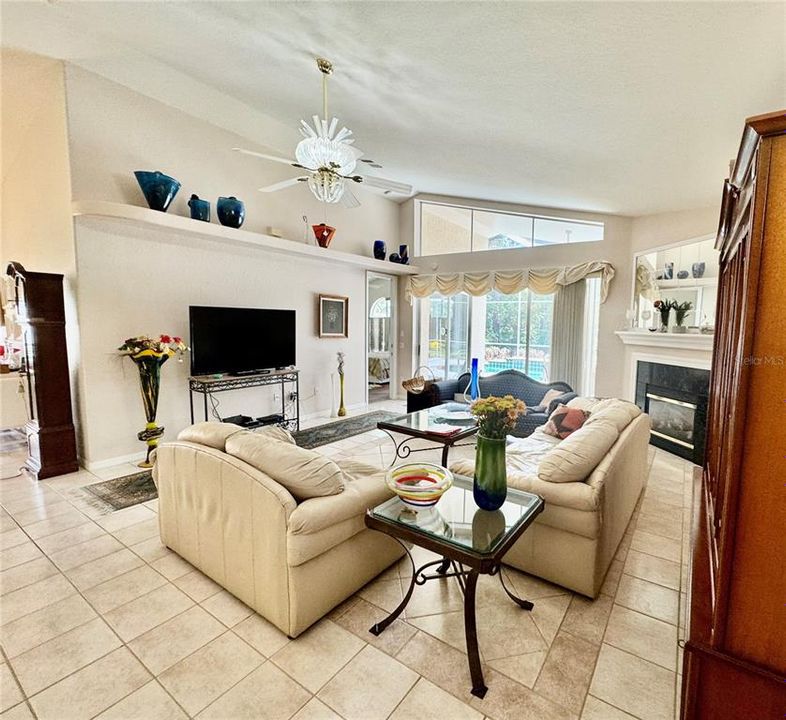 En Venta: $569,000 (3 camas, 2 baños, 1984 Pies cuadrados)