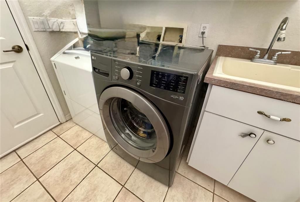 En Venta: $569,000 (3 camas, 2 baños, 1984 Pies cuadrados)