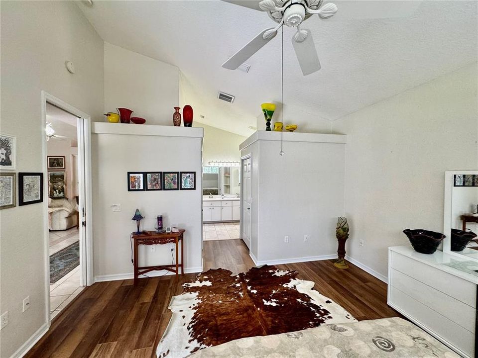 En Venta: $569,000 (3 camas, 2 baños, 1984 Pies cuadrados)