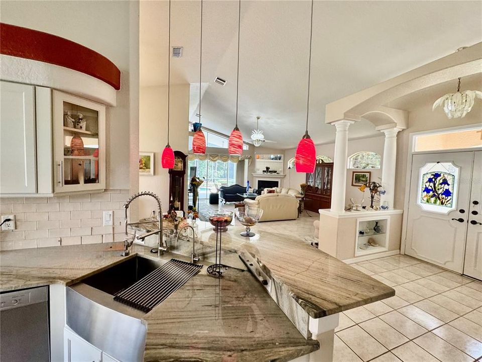 En Venta: $569,000 (3 camas, 2 baños, 1984 Pies cuadrados)