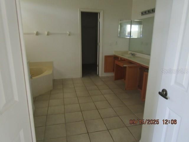 Activo con contrato: $550,000 (5 camas, 4 baños, 3376 Pies cuadrados)