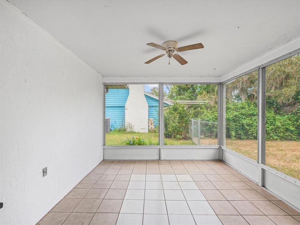 Под контрактом: $229,500 (2 спален, 2 ванн, 1239 Квадратных фут)