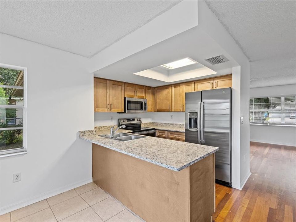 Под контрактом: $229,500 (2 спален, 2 ванн, 1239 Квадратных фут)