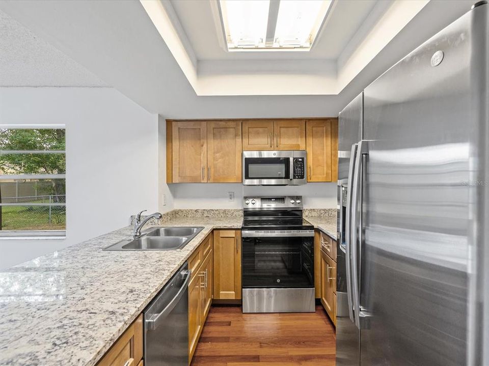 Под контрактом: $229,500 (2 спален, 2 ванн, 1239 Квадратных фут)