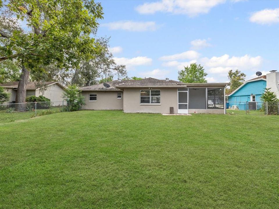 Под контрактом: $229,500 (2 спален, 2 ванн, 1239 Квадратных фут)