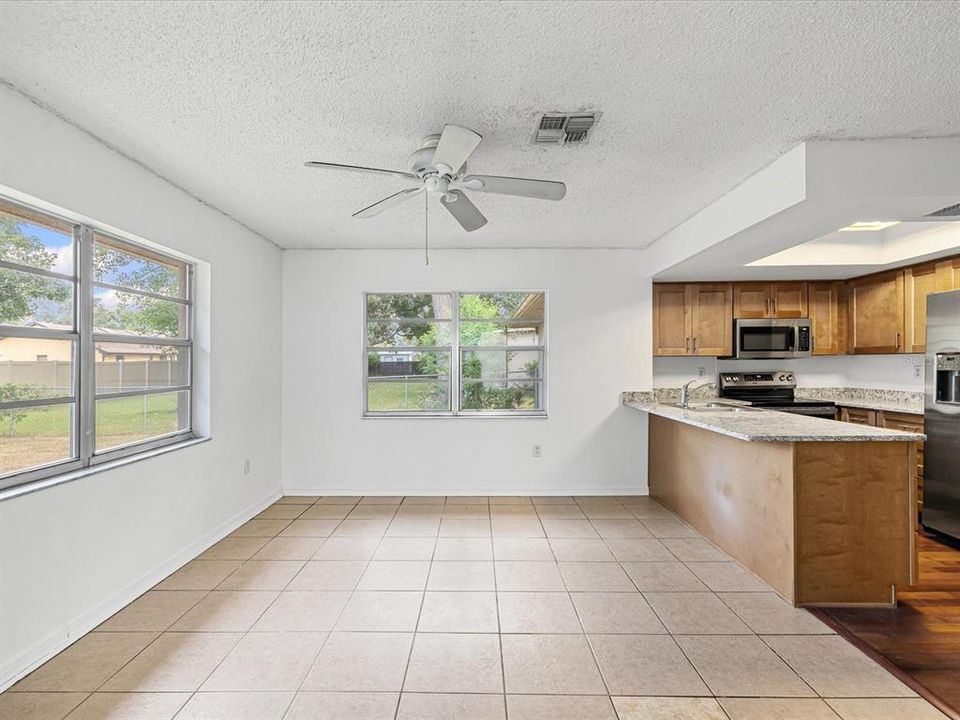 Под контрактом: $229,500 (2 спален, 2 ванн, 1239 Квадратных фут)