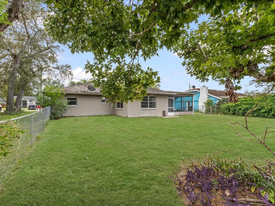 Под контрактом: $229,500 (2 спален, 2 ванн, 1239 Квадратных фут)