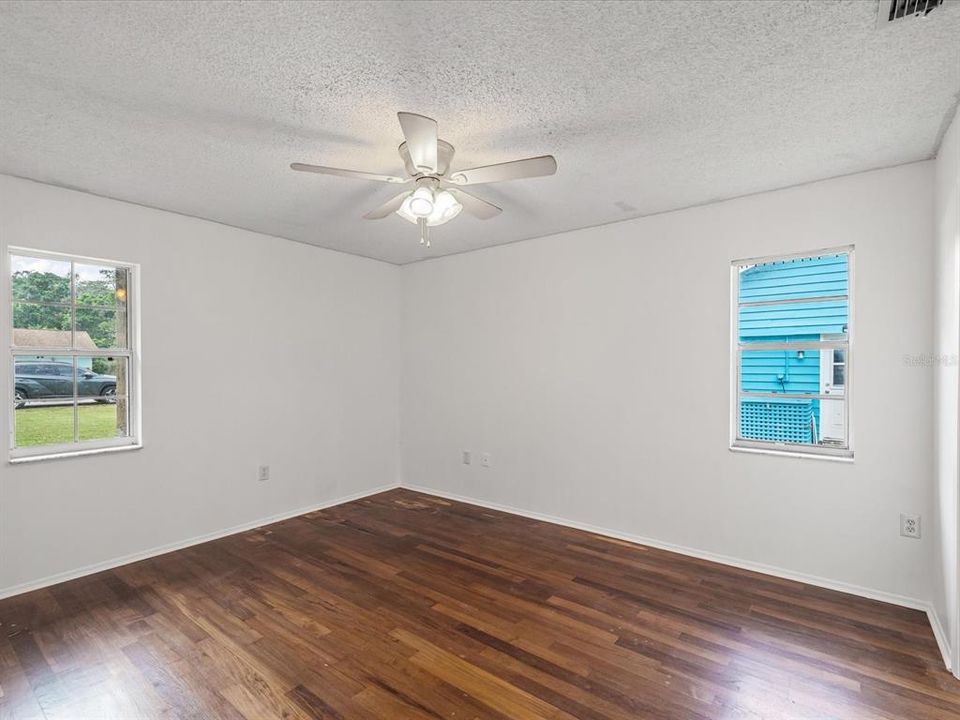 Под контрактом: $229,500 (2 спален, 2 ванн, 1239 Квадратных фут)