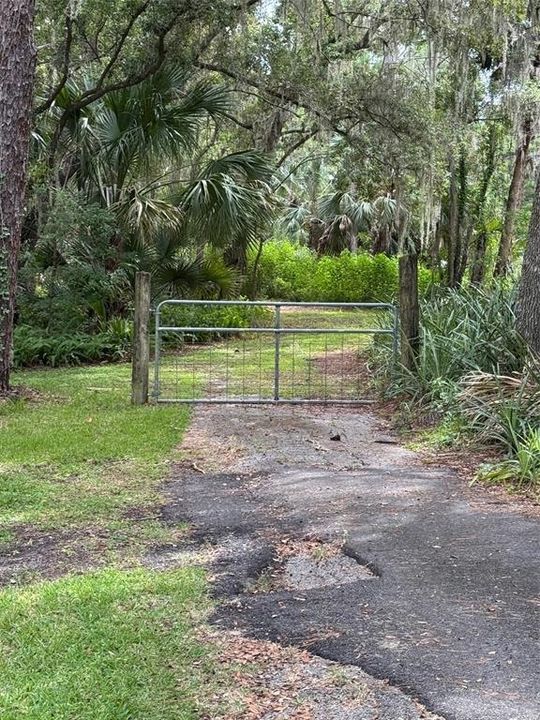 На продажу: $40,000 (0.34 acres)