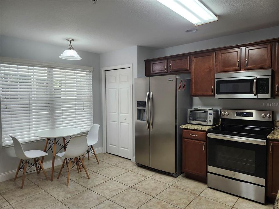 For Sale: $289,900 (3 beds, 2 baths, 1428 Square Feet)