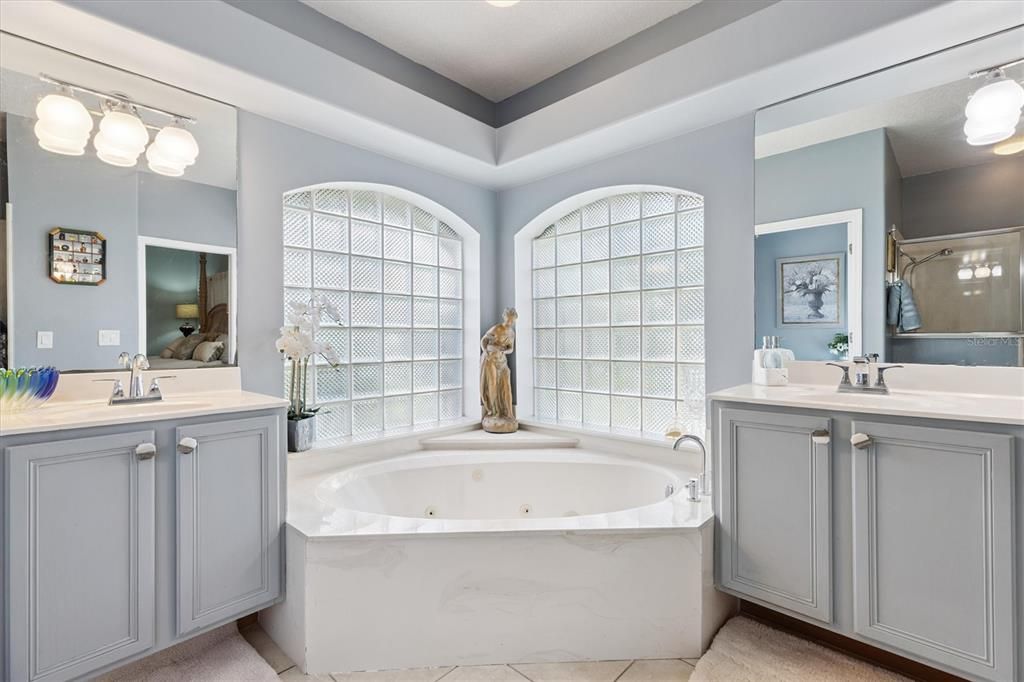 For Sale: $474,999 (3 beds, 3 baths, 2335 Square Feet)