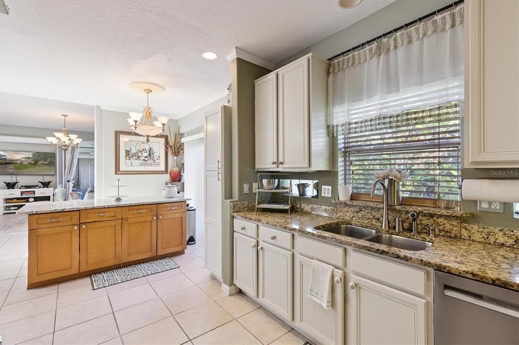 For Sale: $474,999 (3 beds, 3 baths, 2335 Square Feet)