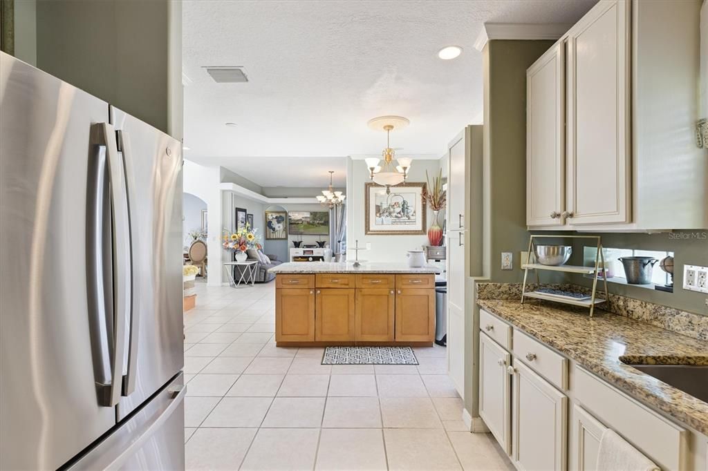 For Sale: $474,999 (3 beds, 3 baths, 2335 Square Feet)