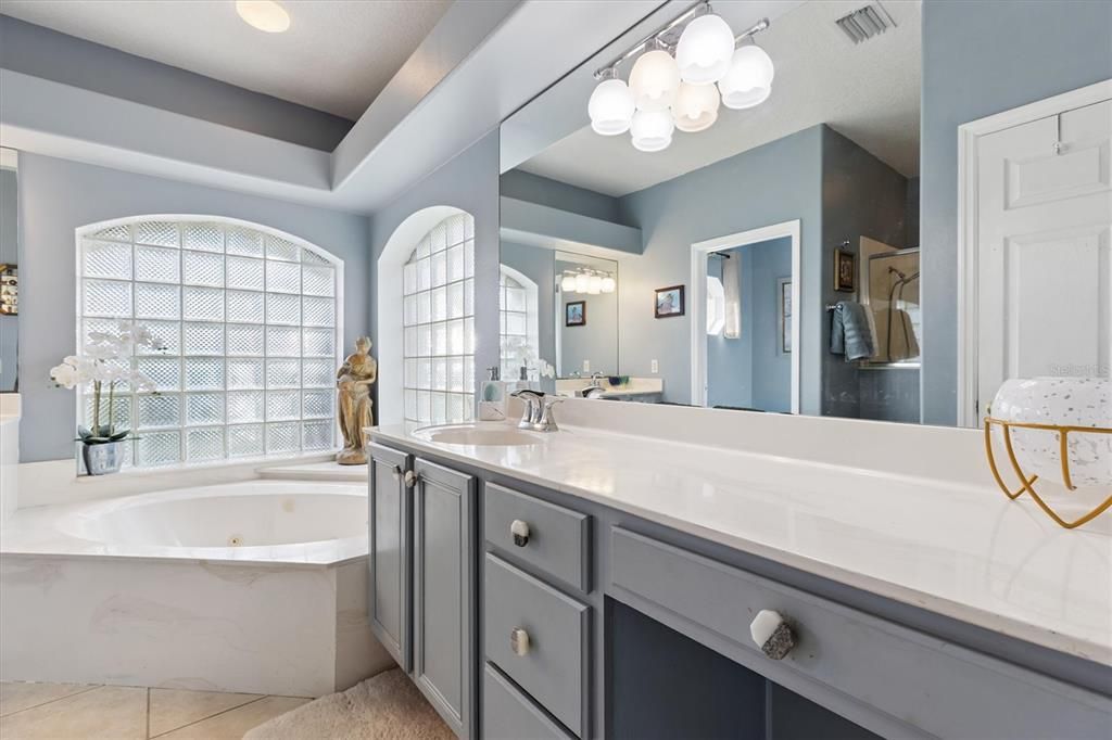 For Sale: $474,999 (3 beds, 3 baths, 2335 Square Feet)