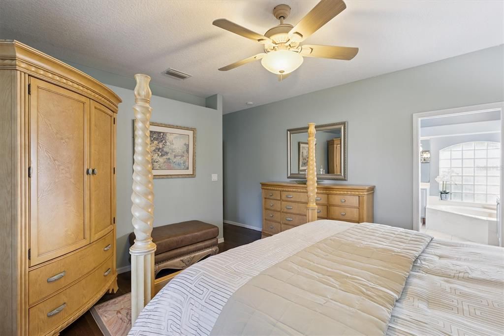 For Sale: $474,999 (3 beds, 3 baths, 2335 Square Feet)