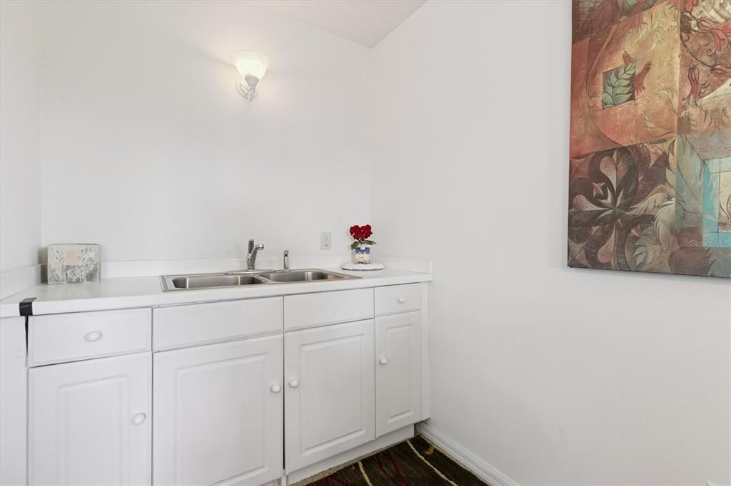 For Sale: $474,999 (3 beds, 3 baths, 2335 Square Feet)