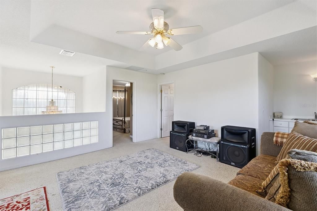 For Sale: $474,999 (3 beds, 3 baths, 2335 Square Feet)