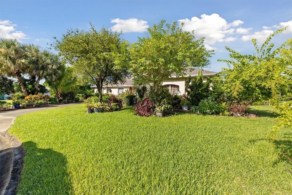 For Sale: $474,999 (3 beds, 3 baths, 2335 Square Feet)