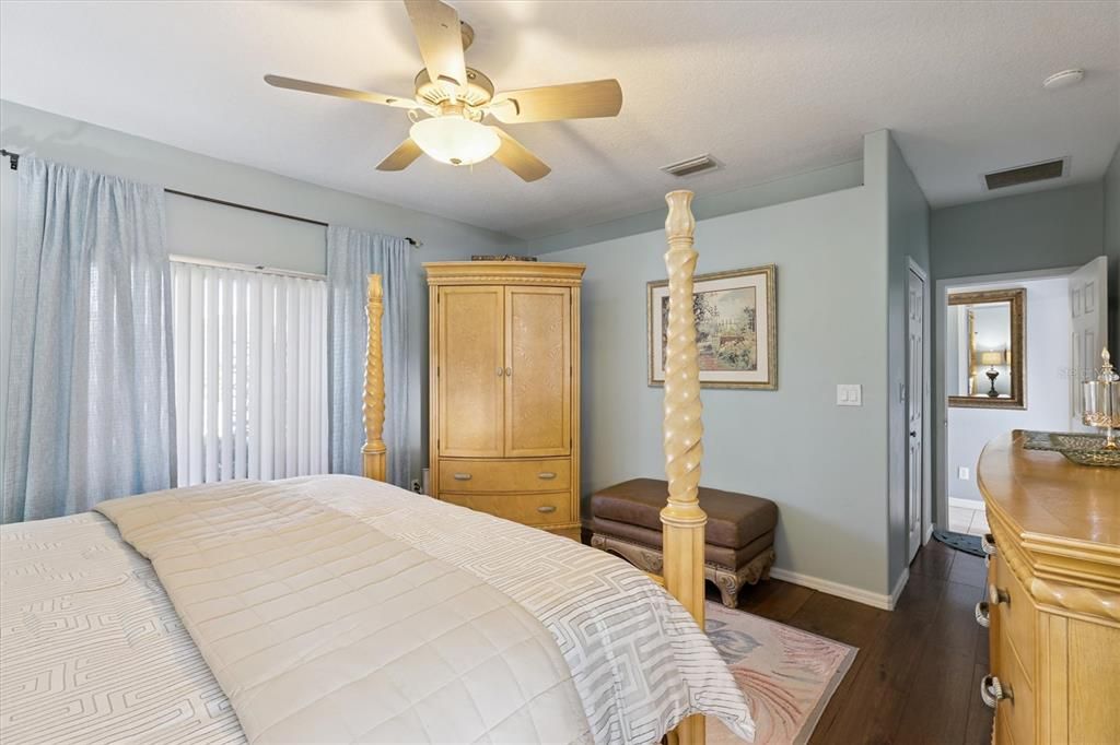 For Sale: $474,999 (3 beds, 3 baths, 2335 Square Feet)