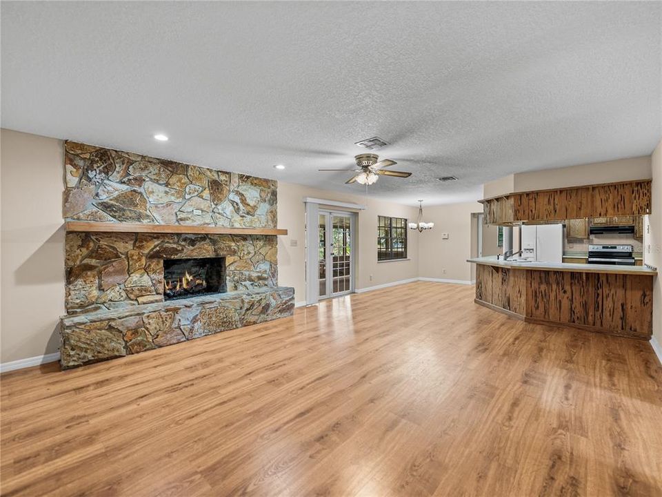 待售: $849,900 (3 贝兹, 2 浴室, 2011 平方英尺)