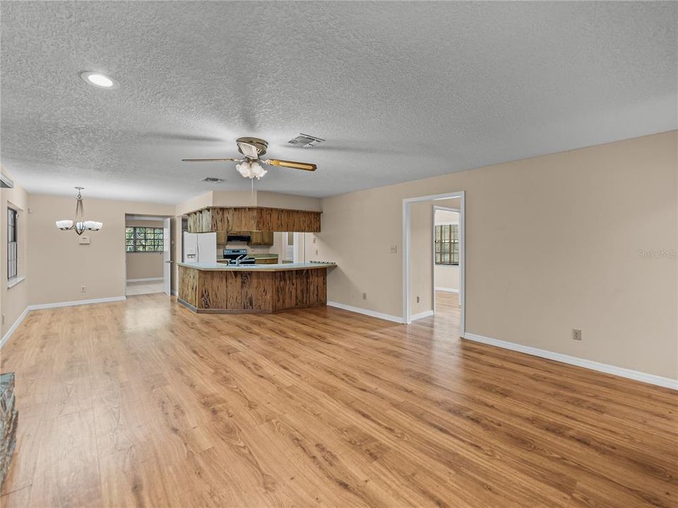 待售: $849,900 (3 贝兹, 2 浴室, 2011 平方英尺)