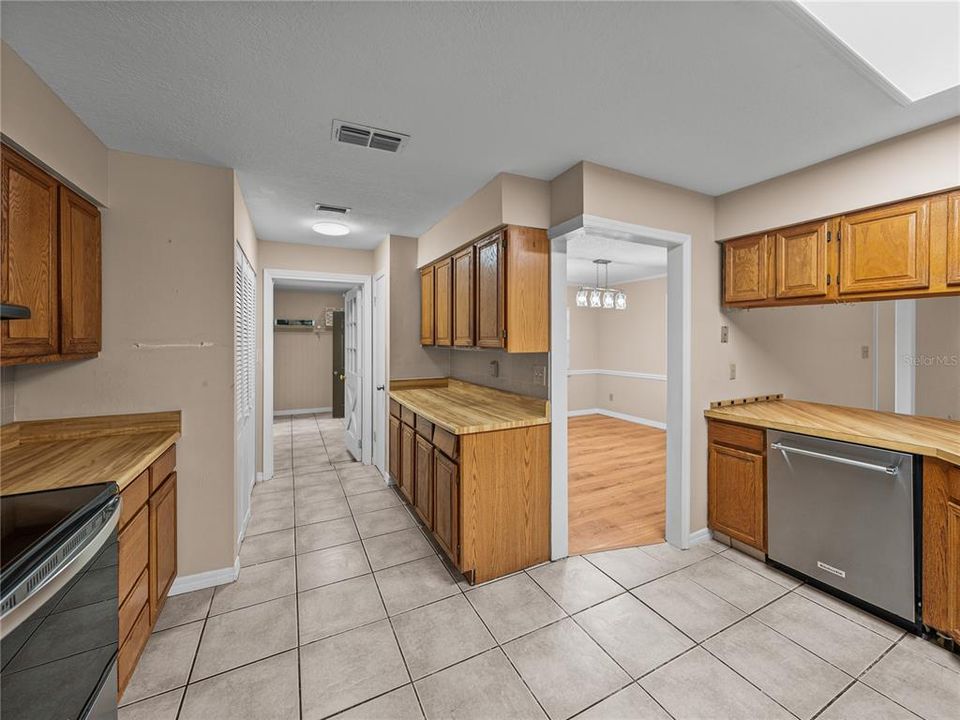 待售: $849,900 (3 贝兹, 2 浴室, 2011 平方英尺)