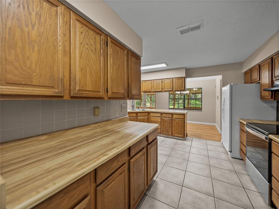 待售: $849,900 (3 贝兹, 2 浴室, 2011 平方英尺)