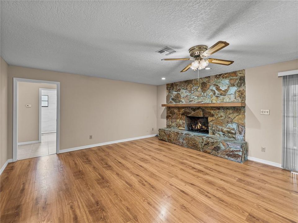 待售: $849,900 (3 贝兹, 2 浴室, 2011 平方英尺)