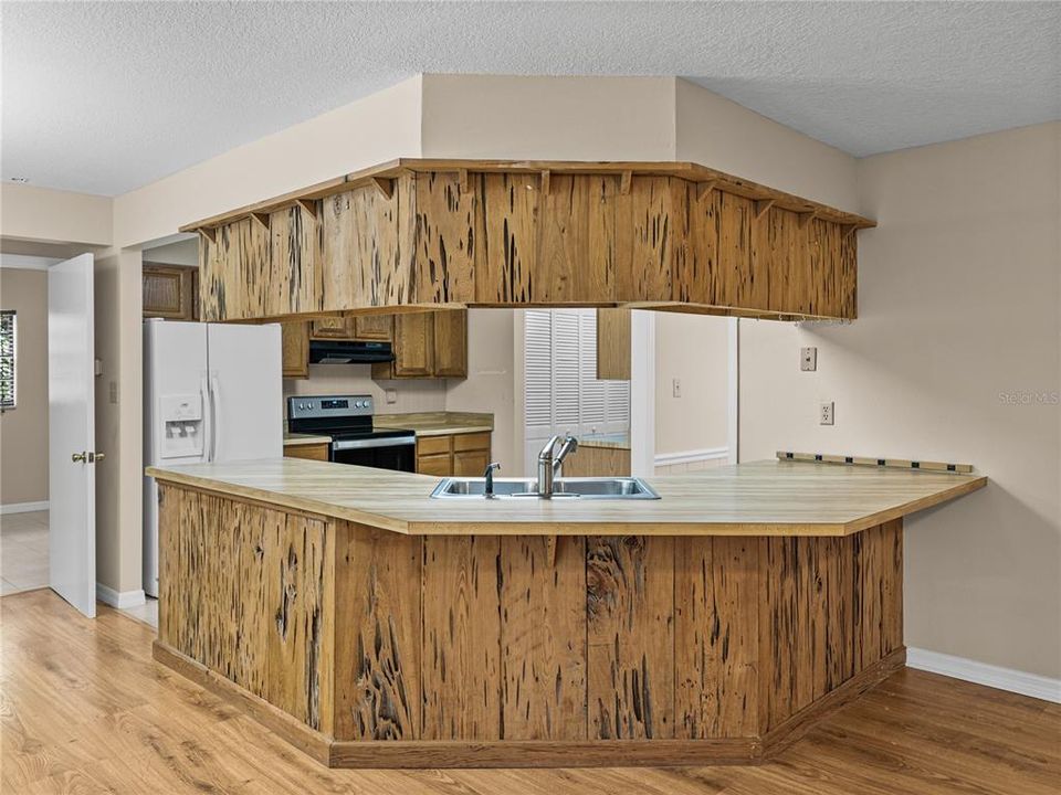 待售: $849,900 (3 贝兹, 2 浴室, 2011 平方英尺)