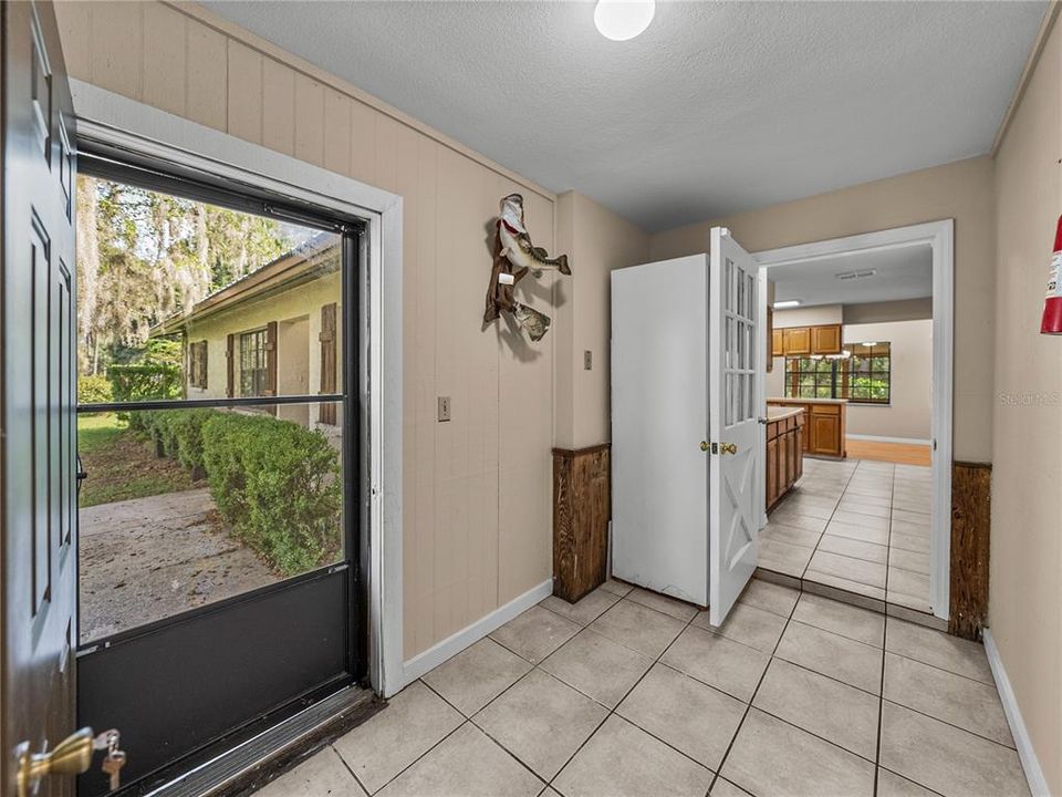 待售: $849,900 (3 贝兹, 2 浴室, 2011 平方英尺)