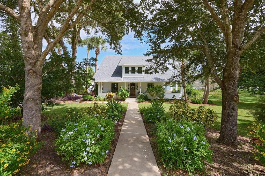 For Sale: $599,000 (4 beds, 2 baths, 1872 Square Feet)