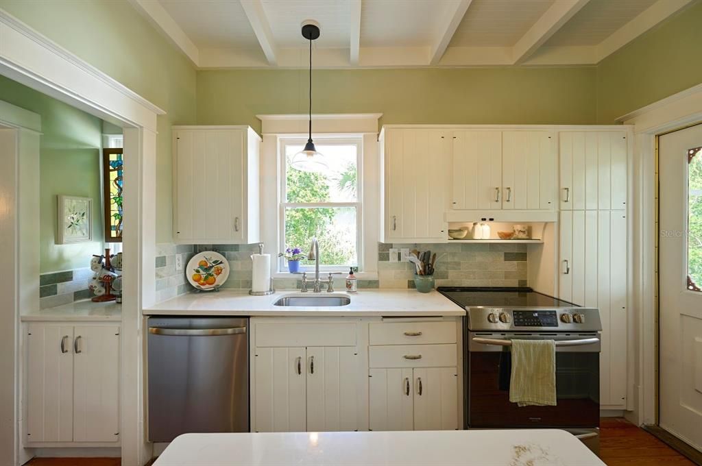 For Sale: $599,000 (4 beds, 2 baths, 1872 Square Feet)