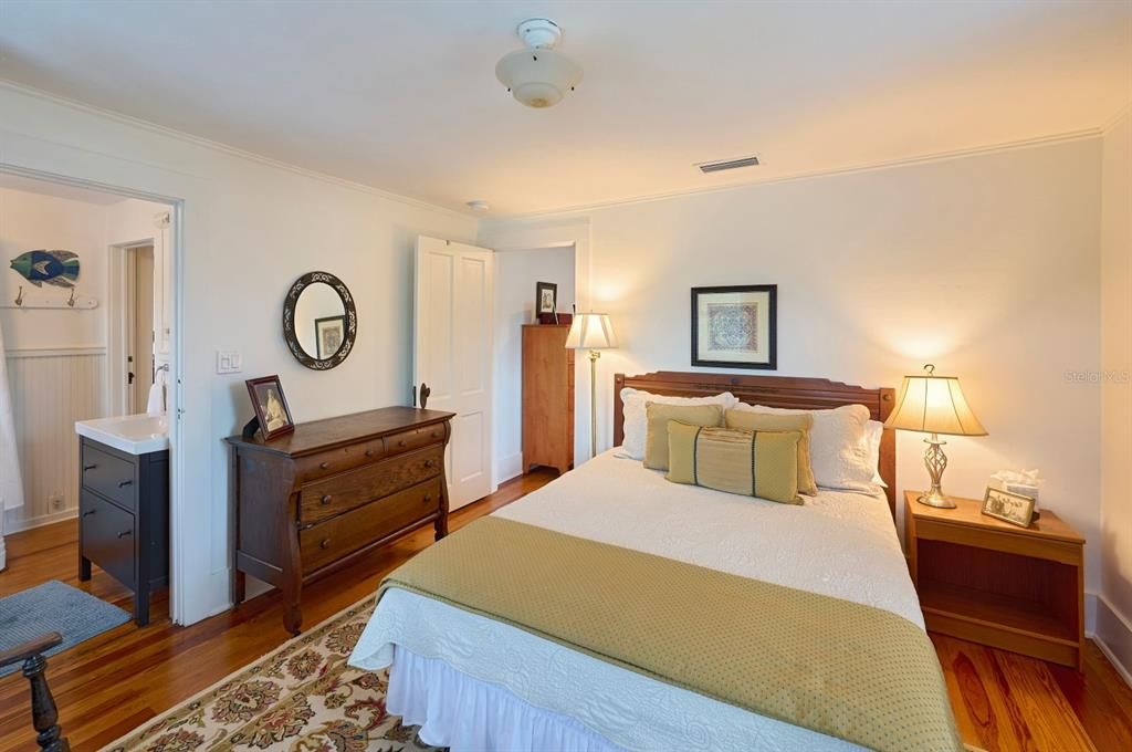 For Sale: $599,000 (4 beds, 2 baths, 1872 Square Feet)