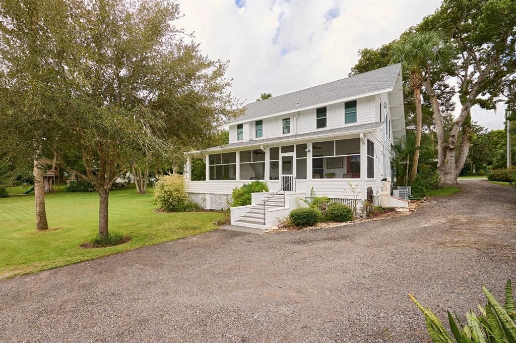 For Sale: $599,000 (4 beds, 2 baths, 1872 Square Feet)