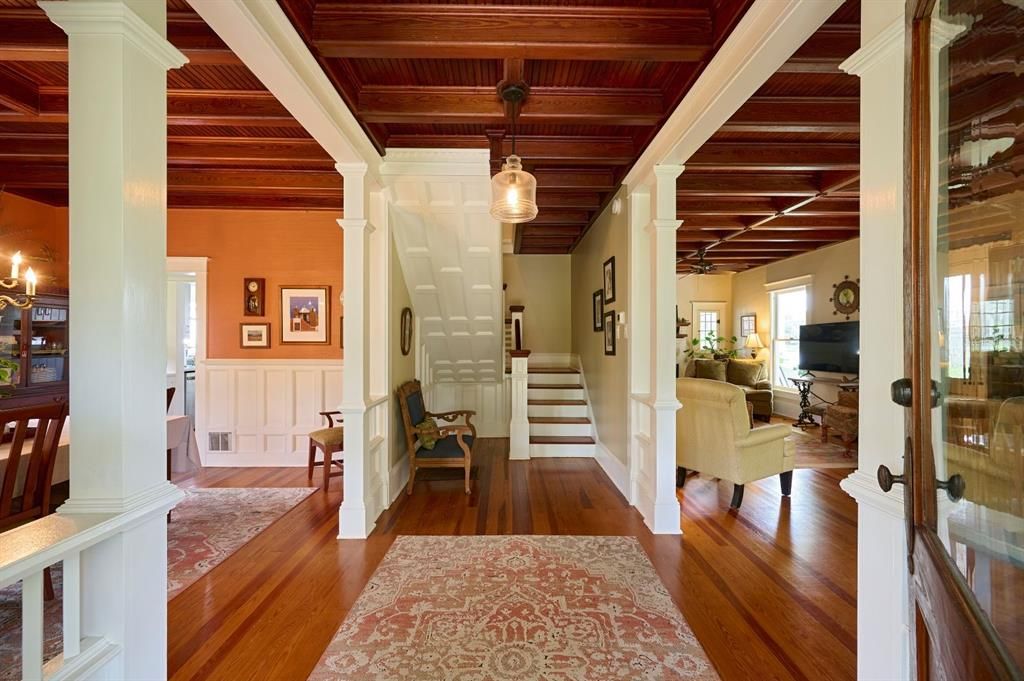 For Sale: $599,000 (4 beds, 2 baths, 1872 Square Feet)