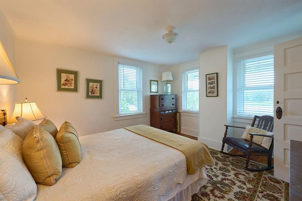 For Sale: $599,000 (4 beds, 2 baths, 1872 Square Feet)