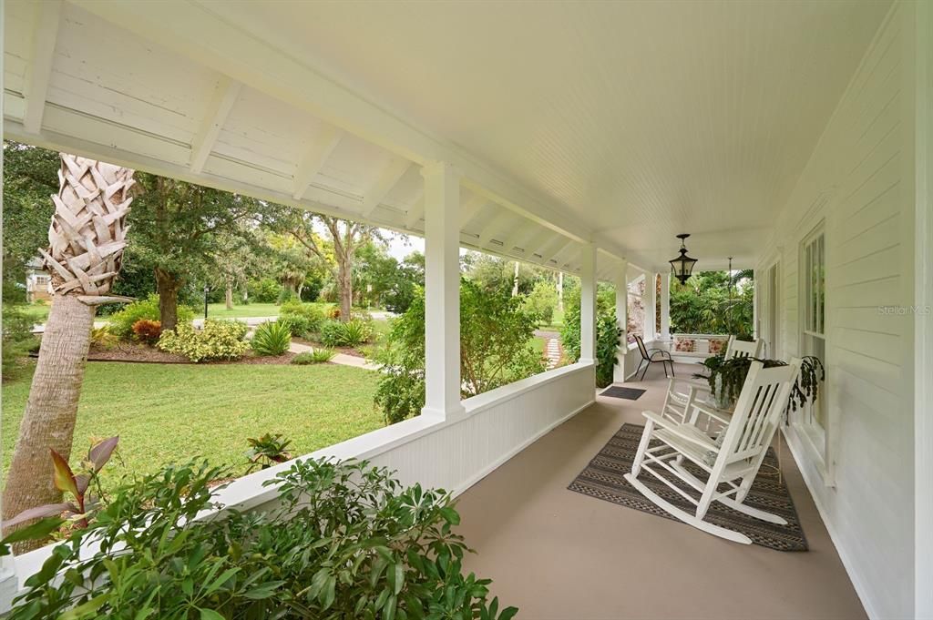 For Sale: $599,000 (4 beds, 2 baths, 1872 Square Feet)