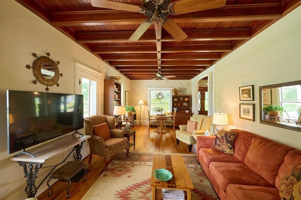 For Sale: $599,000 (4 beds, 2 baths, 1872 Square Feet)