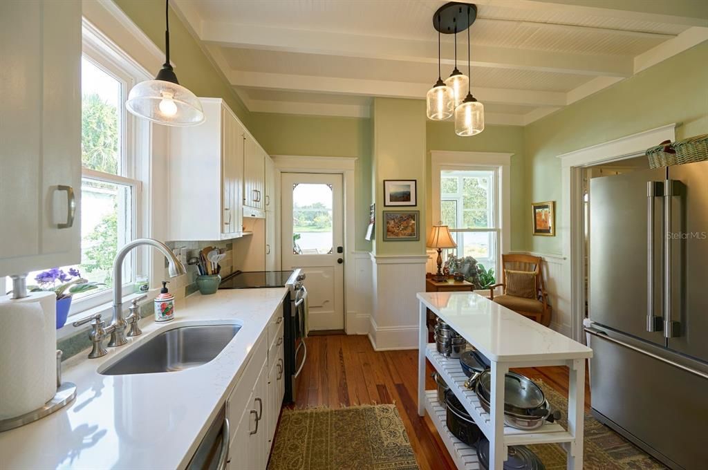 For Sale: $599,000 (4 beds, 2 baths, 1872 Square Feet)