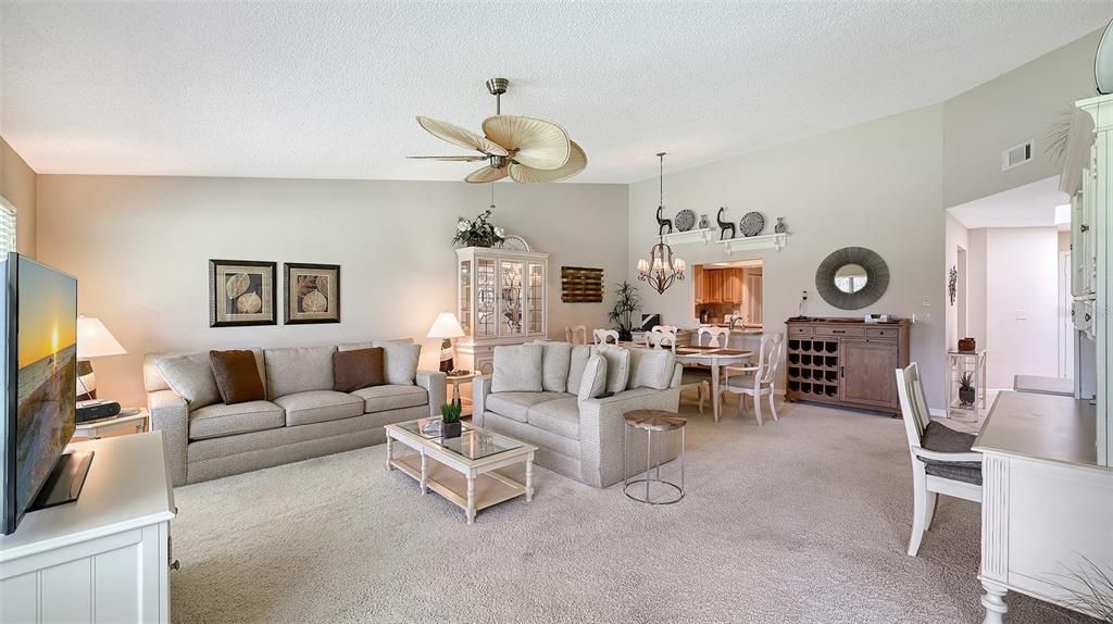 Active With Contract: $289,000 (2 beds, 2 baths, 1353 Square Feet)