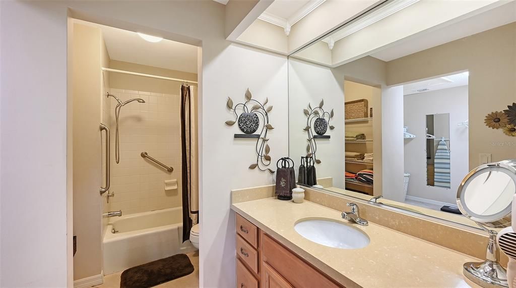 Active With Contract: $289,000 (2 beds, 2 baths, 1353 Square Feet)