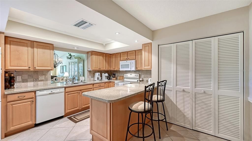 Active With Contract: $289,000 (2 beds, 2 baths, 1353 Square Feet)