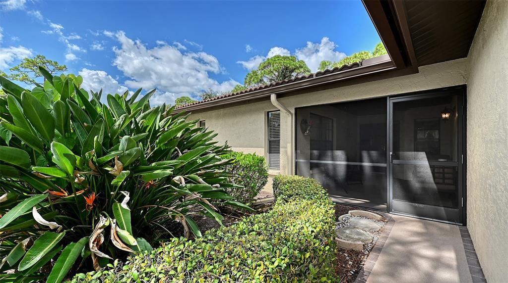 Active With Contract: $289,000 (2 beds, 2 baths, 1353 Square Feet)