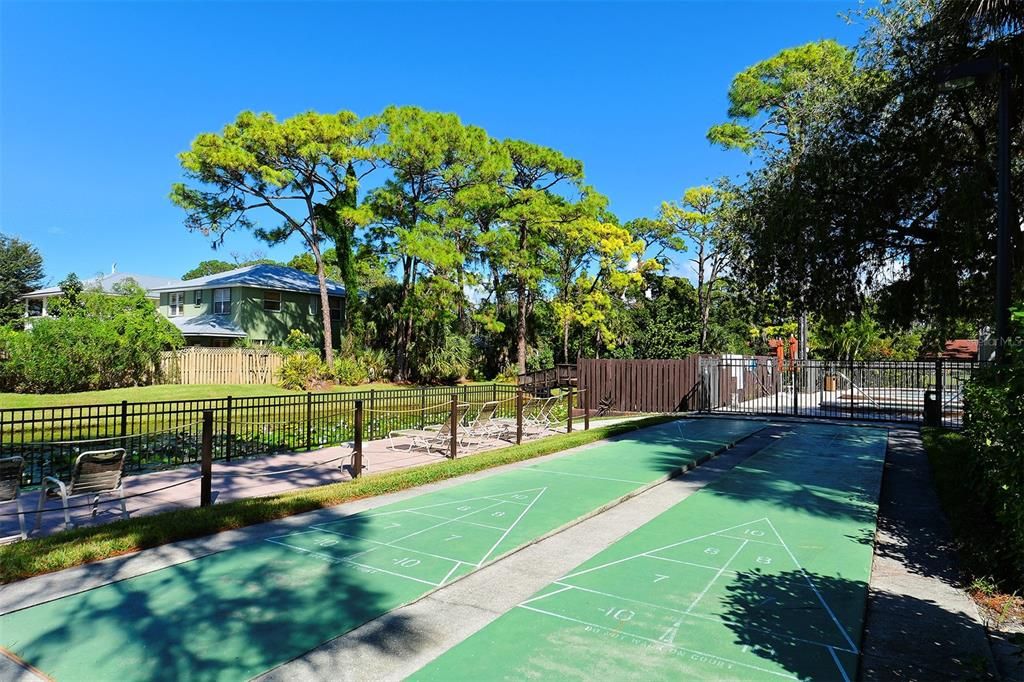 Active With Contract: $289,000 (2 beds, 2 baths, 1353 Square Feet)