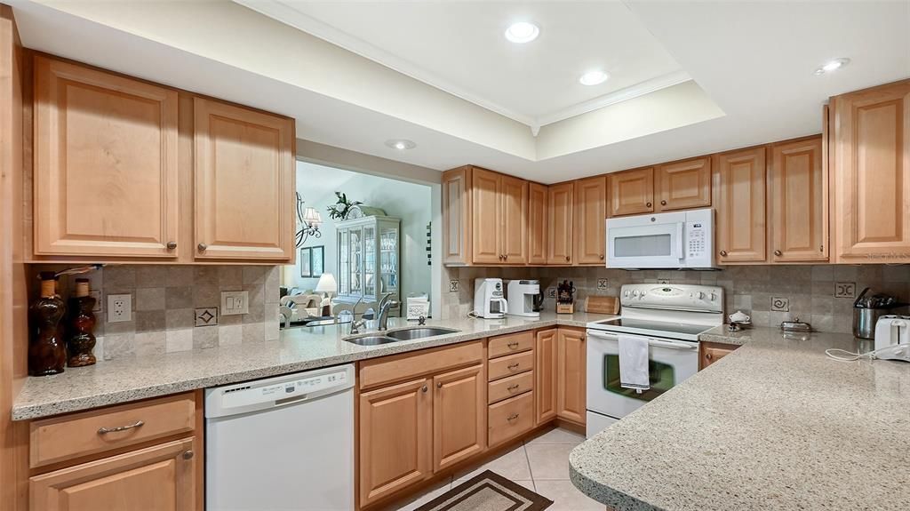 Active With Contract: $289,000 (2 beds, 2 baths, 1353 Square Feet)