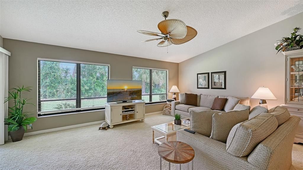 Active With Contract: $289,000 (2 beds, 2 baths, 1353 Square Feet)