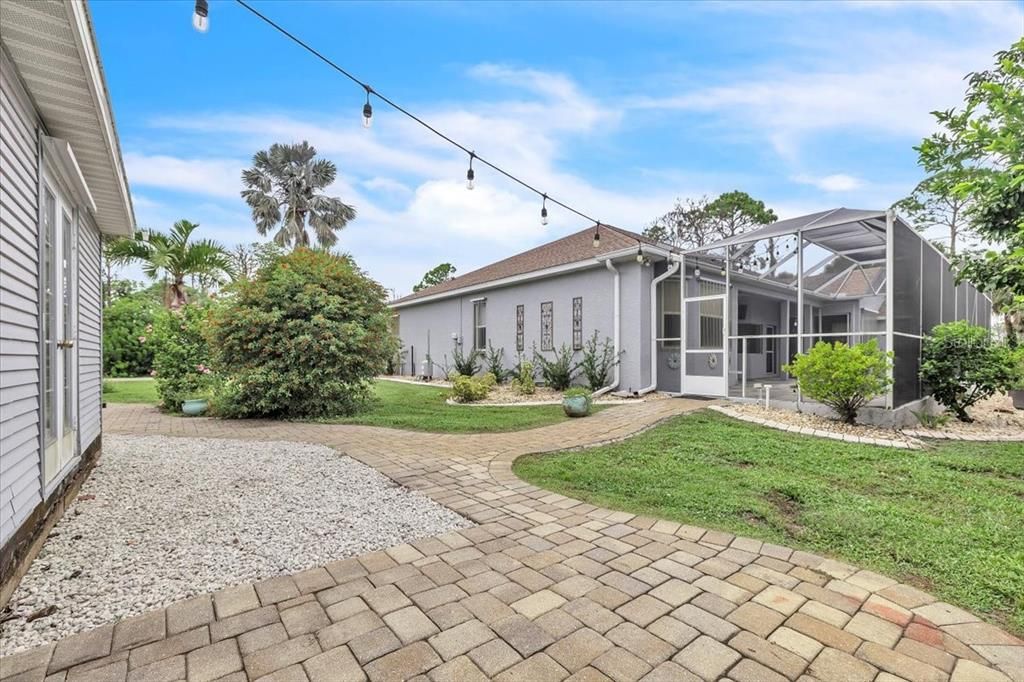 For Sale: $1,000,000 (3 beds, 2 baths, 2603 Square Feet)