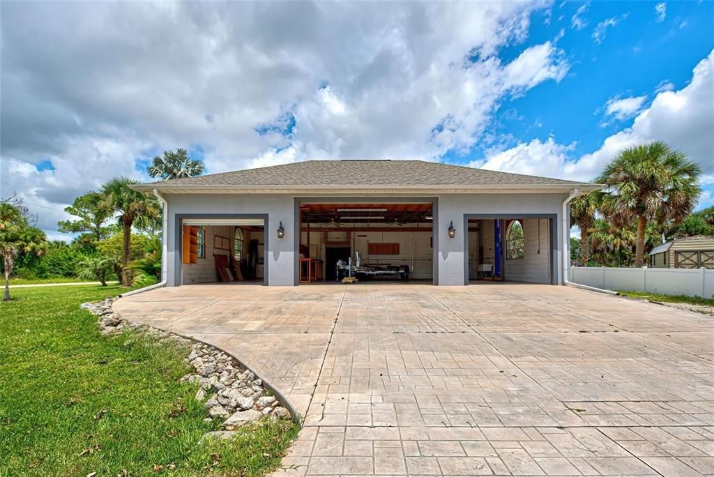 For Sale: $1,000,000 (3 beds, 2 baths, 2603 Square Feet)